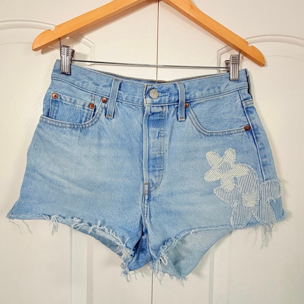 Levi’s 501 Floral Applique Denim Cutoff Shorts Light Wash W28 Button Fly